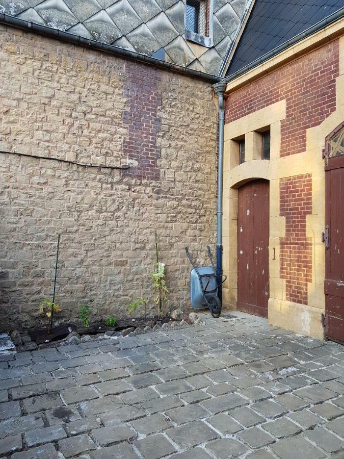 Appartement Atypique - 2 Chambres - Rue Calme Dans Centre Ville Sedan Εξωτερικό φωτογραφία